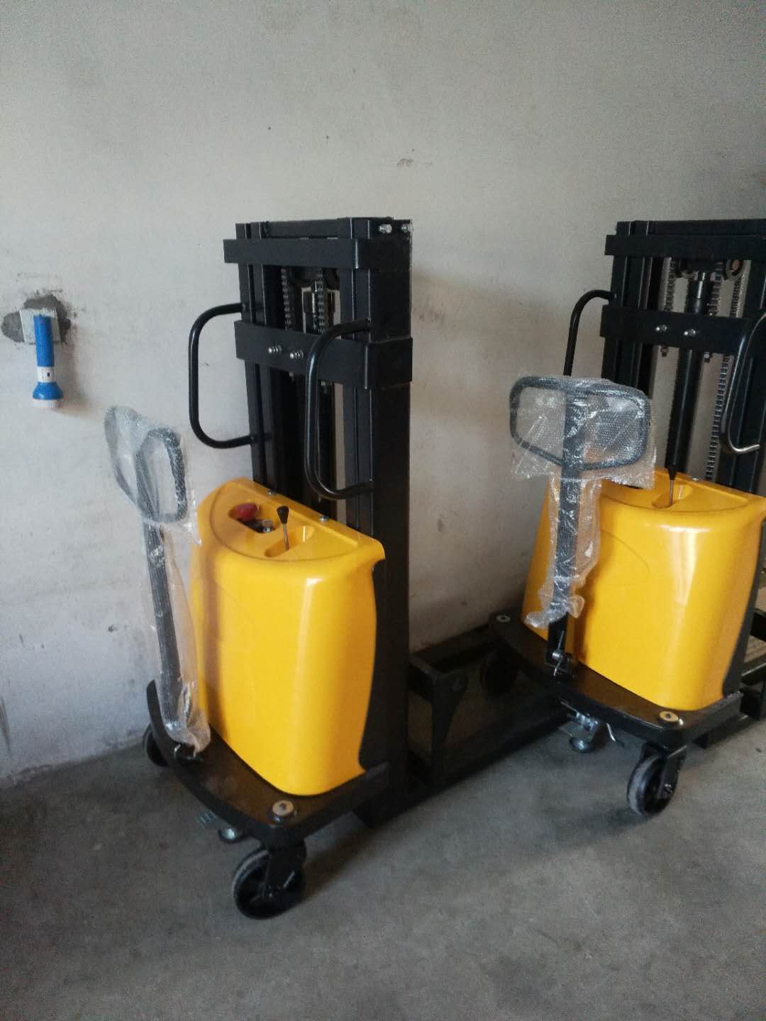 Hydraulic and Electric Stacker - Hydraulic Car Lift recension och pris